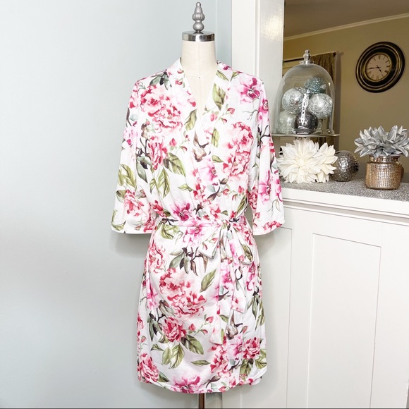 Show Me Your MuMu Robe Brie Pink and White Floral Design - Picture 5 of 12